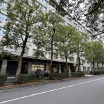 ［写真］うっそうとした印象の農林水産省、きょねん２０２５年１２月２５日、宮崎信行撮影。